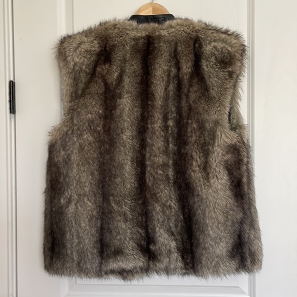 Adolph Schuman Women’s Faux Fur/Leather Vest L/XL - Picture 5 of 9